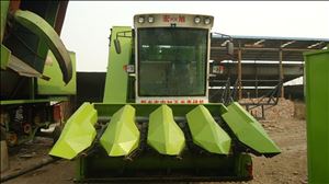 自走式玉米收割機(jī)