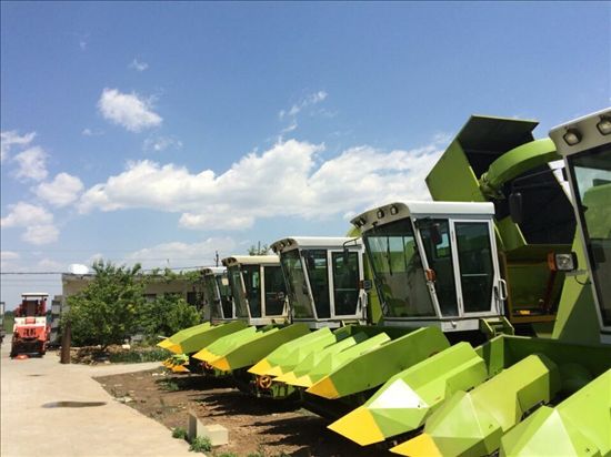 新型玉米割臺(tái)