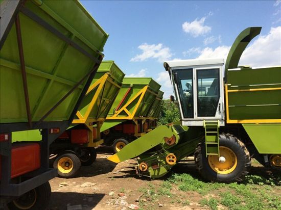 玉米收獲機(jī)